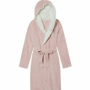 Like New VS Cozy Short Robe